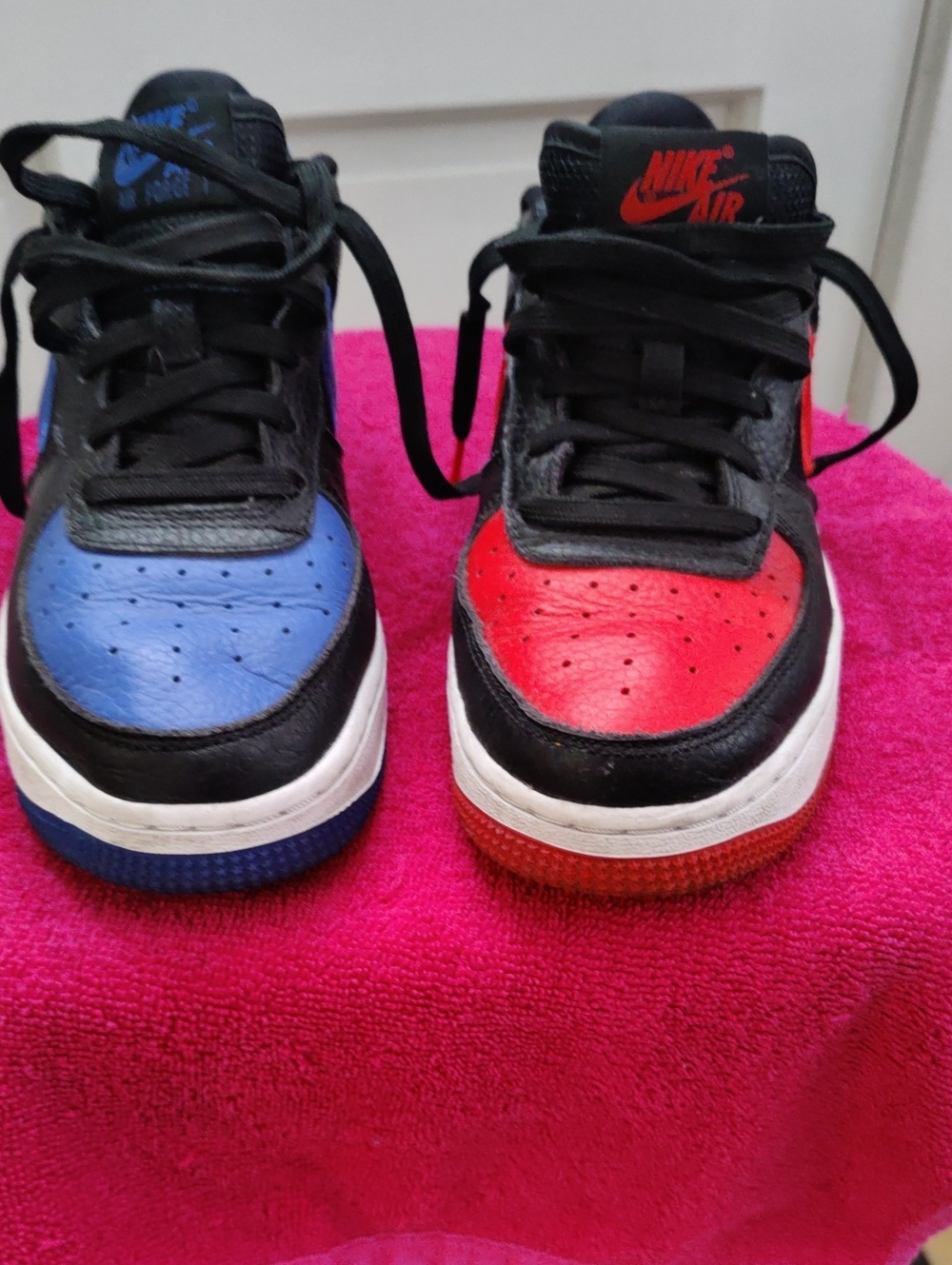 Nike Air Low Top Sneakers — Blue & Red Toe